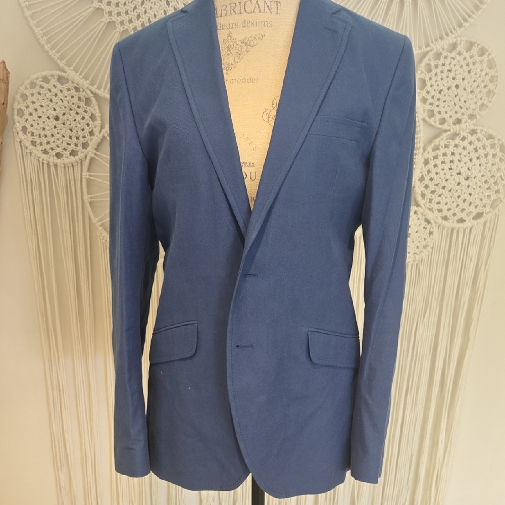 Sophisticated Blue Sport Coat with Modern Cut